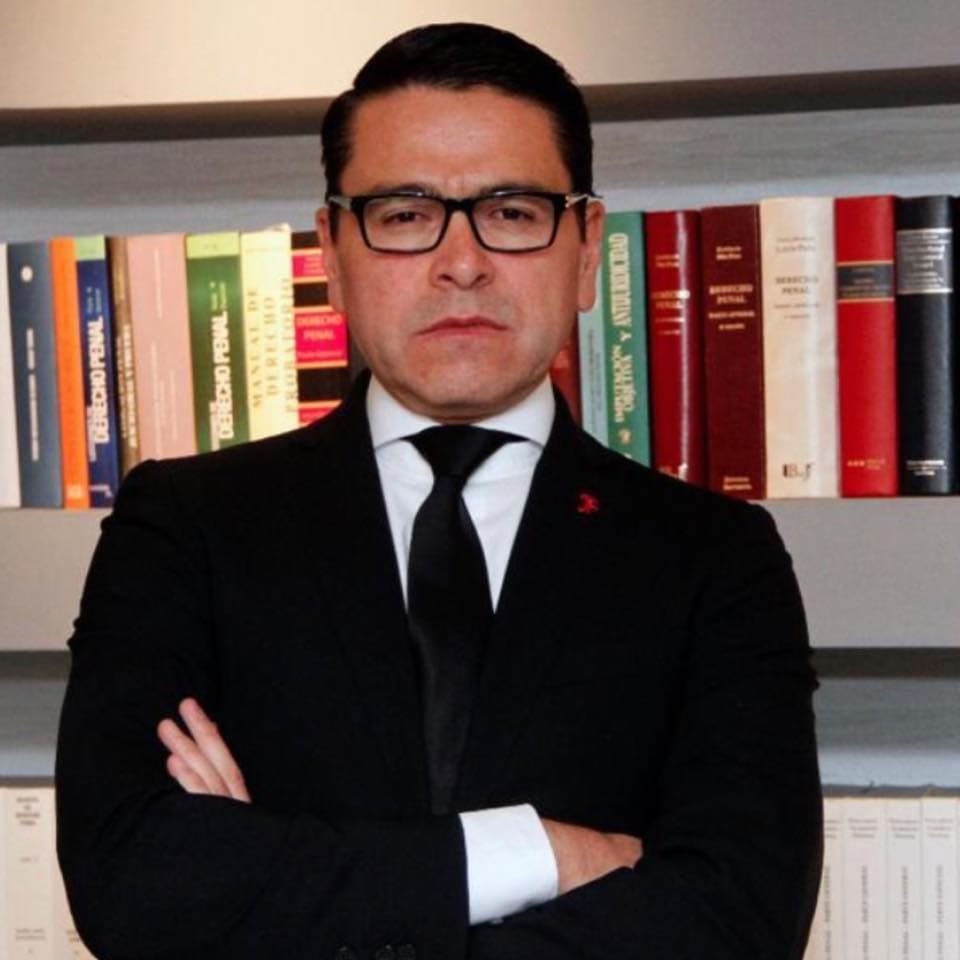 Dr. Fausto Vásquez - Conferencista de la Academia